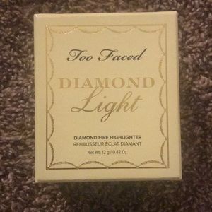 Too faced diamond light highlighter